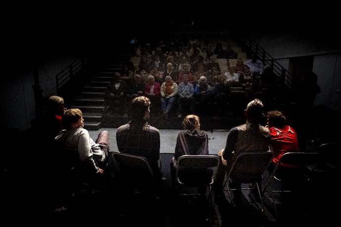 01/11 soirée d'ouverture: theatre action "Hors Sol" + débat public